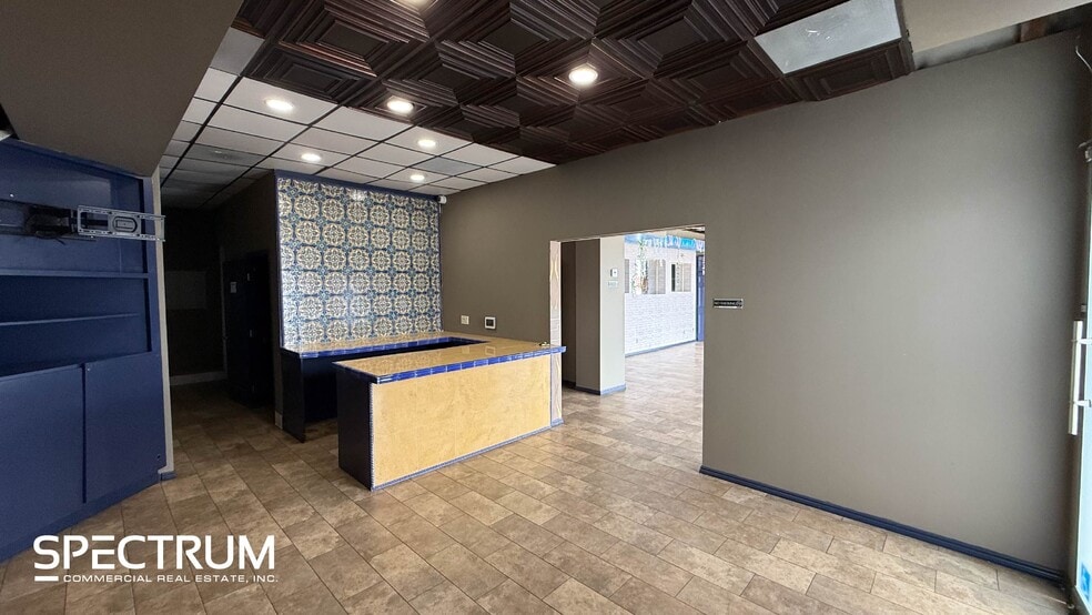 More Photos Of 18000 Ventura Blvd, Encino Unknown For Lease