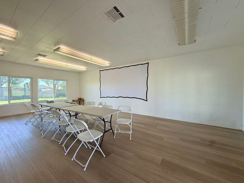 More Photos Of 625 N Eucalyptus Ave, Rialto Religious Facility For Lease