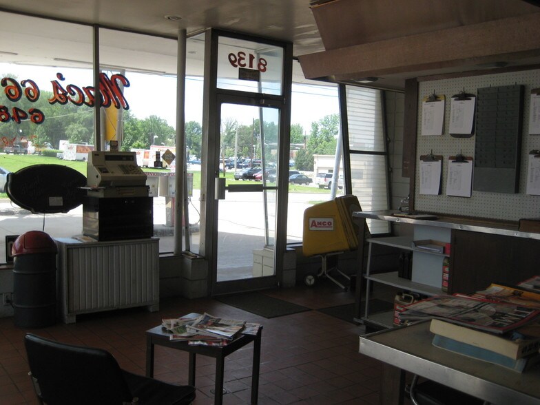 More Photos Of 8139 Metcalf Ave, Overland Park Service Station For Lease