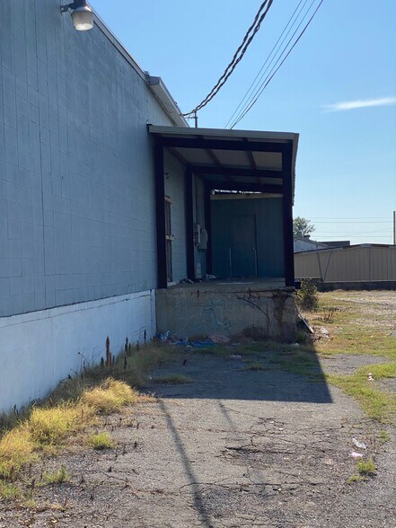 More Photos Of 809 Varsity Dr, Tupelo Storefront For Lease