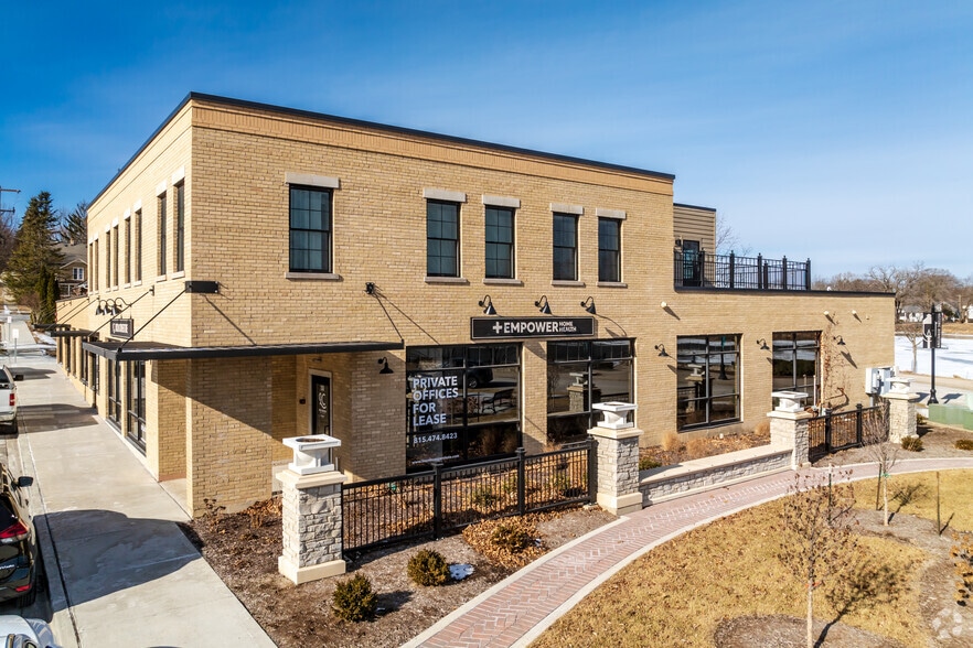 More Photos Of 200 N Washington St, West Dundee Office For Lease