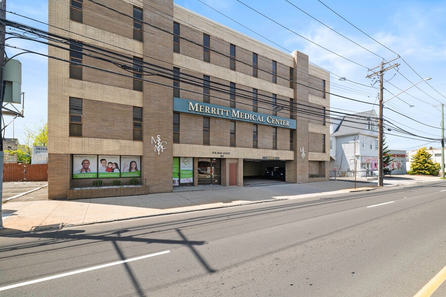 More Photos Of 3715 Main St, Bridgeport Medical For Lease