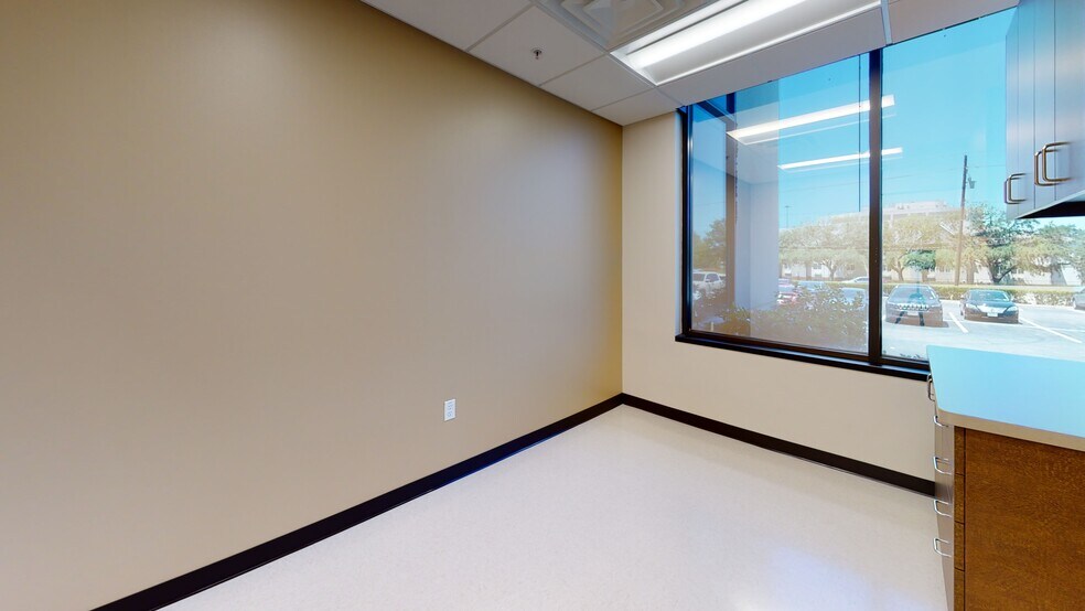 More Photos Of 12606 Greenville Ave, Dallas Medical For Lease