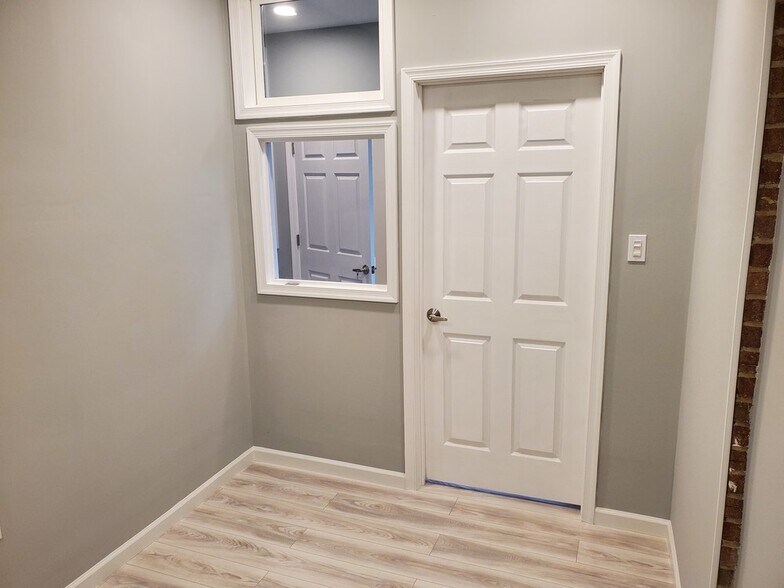 More Photos Of 19618-19620 Club House Rd, Gaithersburg Office For Lease