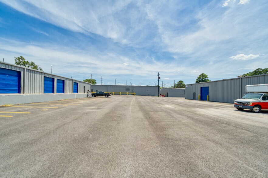 More Photos Of 517 Delia Dr, Longview Warehouse For Lease