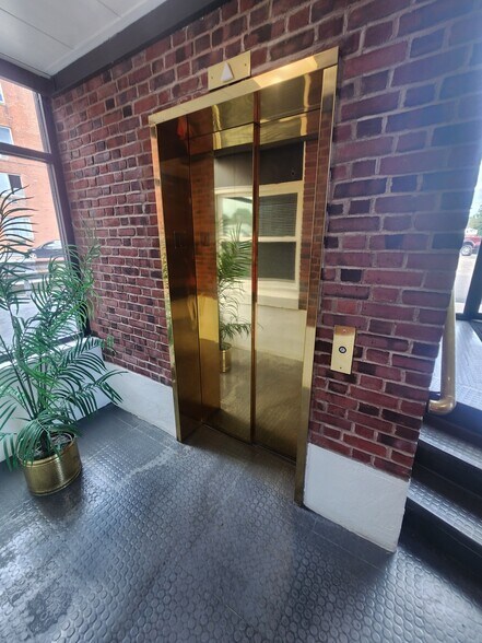 More Photos Of 385 Main St, West Haven Medical For Lease