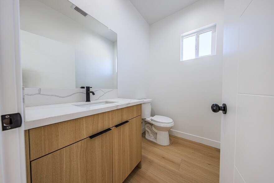 More Photos Of 2847 S Victoria Ave, Los Angeles Multifamily For Sale