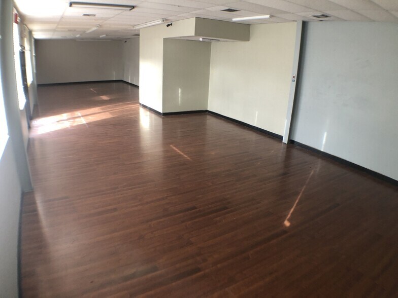 More Photos Of 3001 Clearview Pkwy, Metairie Storefront Retail Office For Lease
