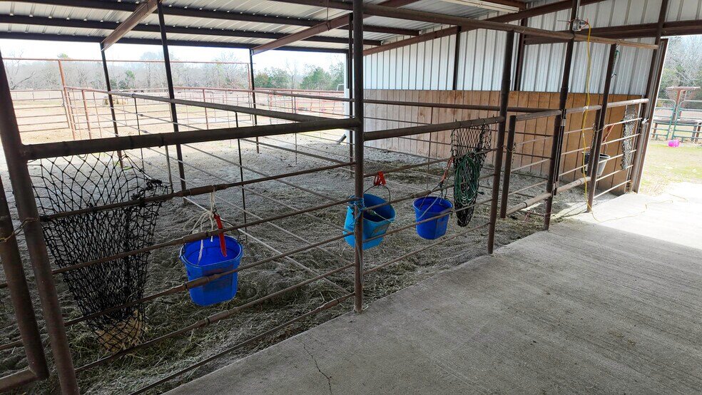 More Photos Of 99 Stacks Dr, Damascus Horse Stables For Sale