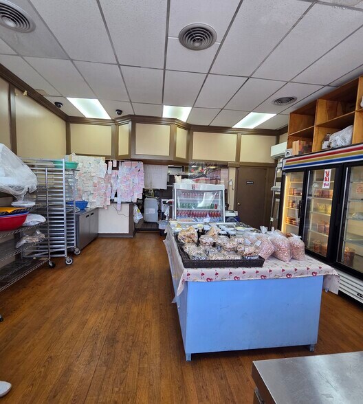 More Photos Of 7311 Little River Tpke, Annandale Storefront For Sale