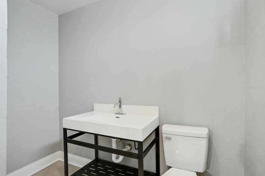 More Photos Of 1500-1526 Industrial Blvd, Jacksonville Warehouse For Lease