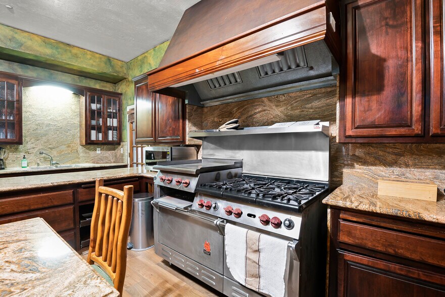 More Photos Of 790 California 2, Wrightwood Specialty For Sale