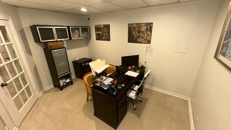 More Photos Of 7800 W Oakland Park Blvd, Sunrise Medical For Sale