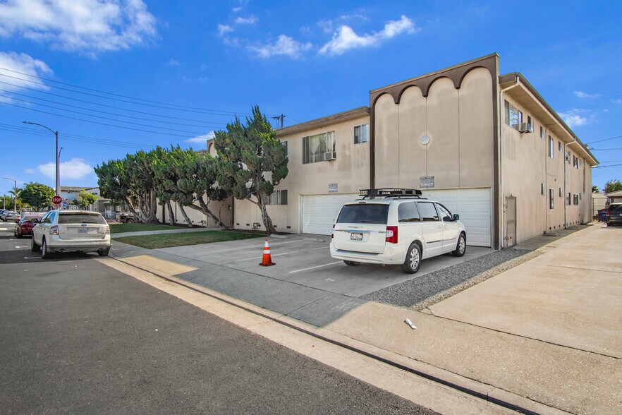 More Photos Of 3650 E 52nd St, Maywood Apartments For Sale