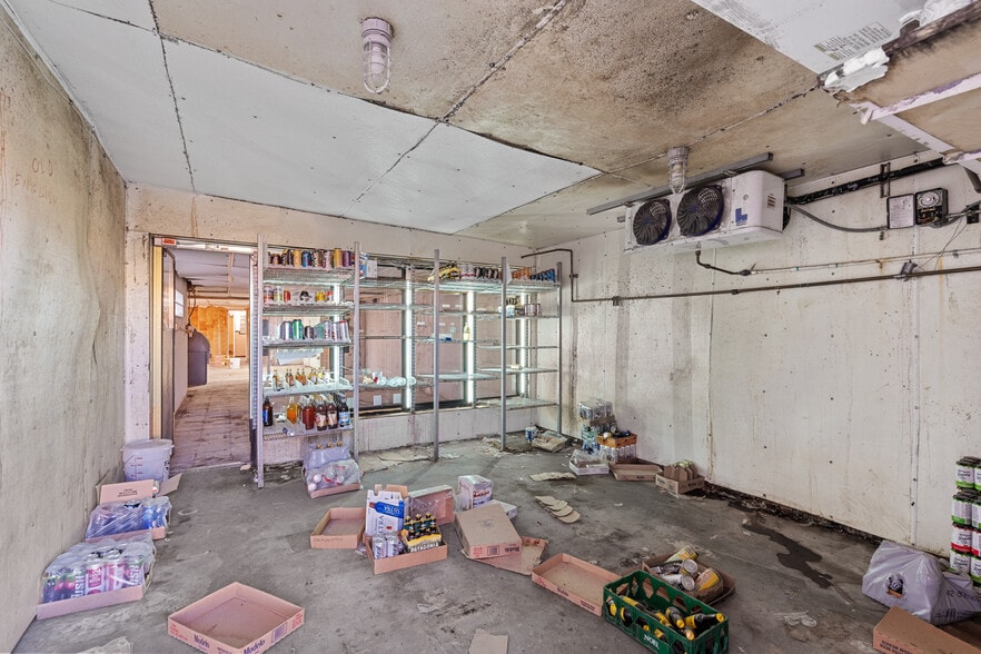 More Photos Of 1211 E Lewis St, Pasco Convenience Store For Sale