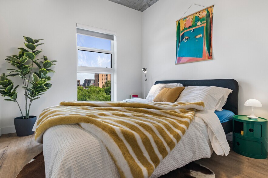 More Photos Of 12322 102 Av NW, Edmonton Apartments For Lease