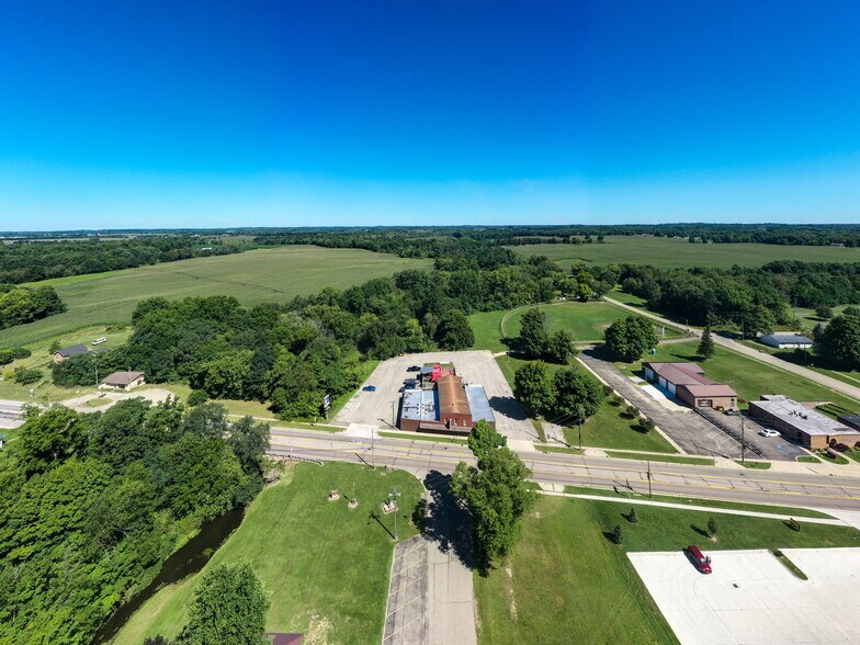 More Photos Of 18089 W State St, Vandalia General Retail For Sale
