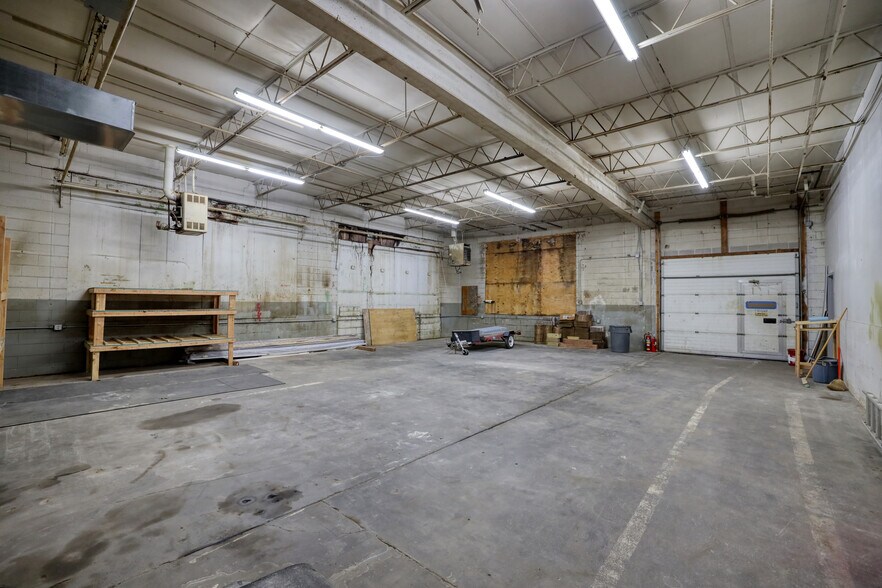 More Photos Of 8213 Gravois Rd, Affton Warehouse For Sale