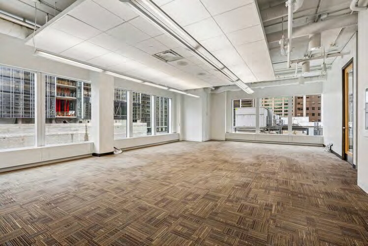 More Photos Of 60 Bloor St W, Toronto Office For Lease