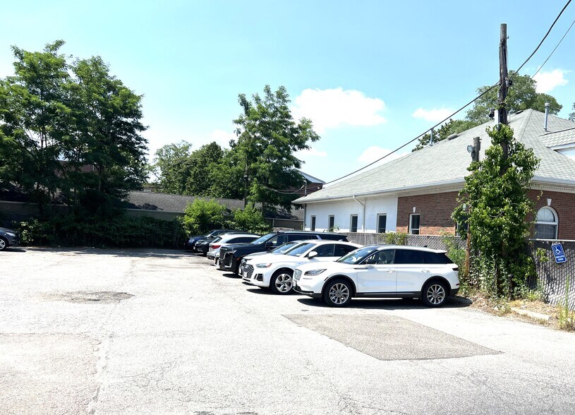 More Photos Of 116 Broadway, Amityville Office For Lease