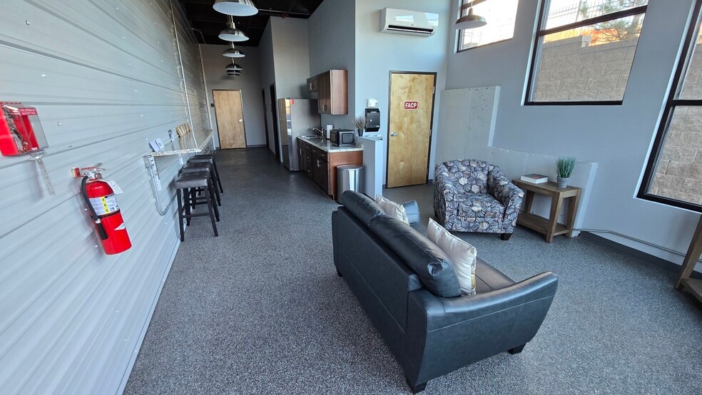 More Photos Of 560-580 Ames St, Lakewood Industrial For Sale