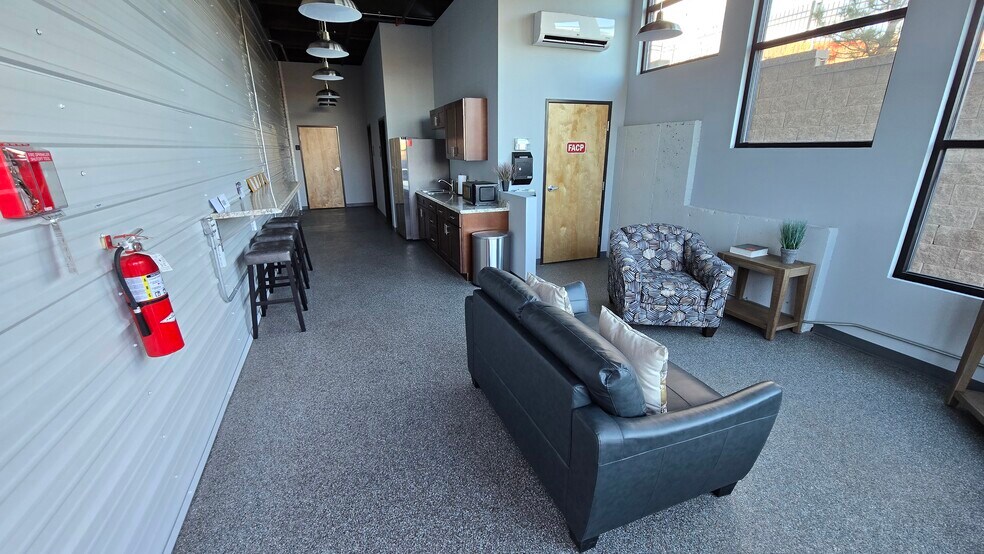 More Photos Of 560-580 Ames St, Lakewood Industrial For Sale