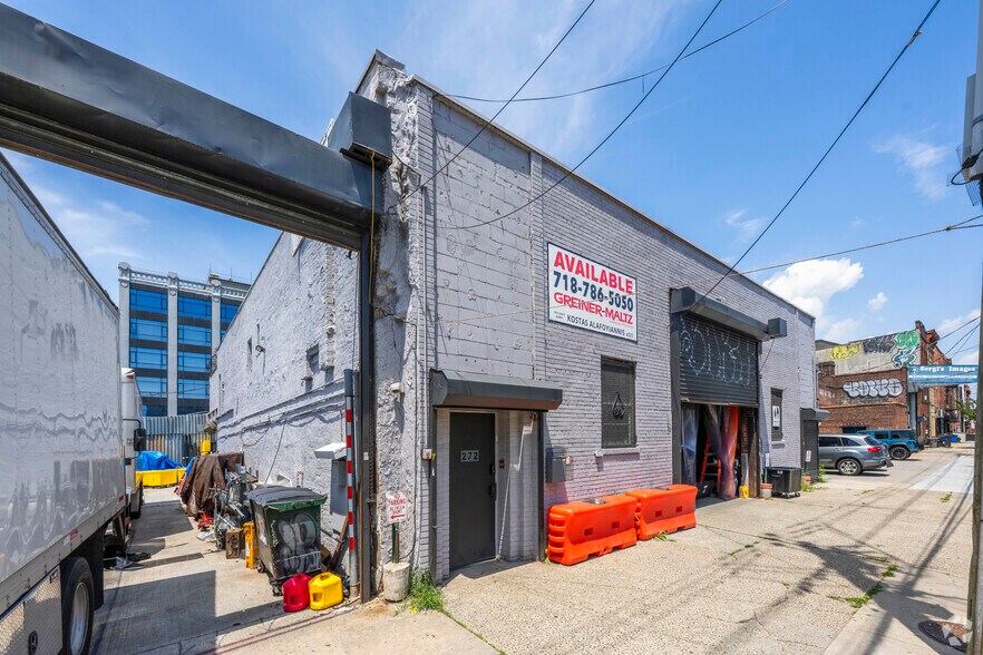Primary Photo Of 270-272-274 Van Brunt St, Brooklyn Warehouse For Lease