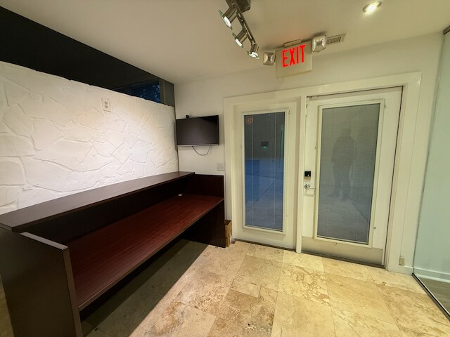 More Photos Of 1223 Walnut St, Cary Office For Lease