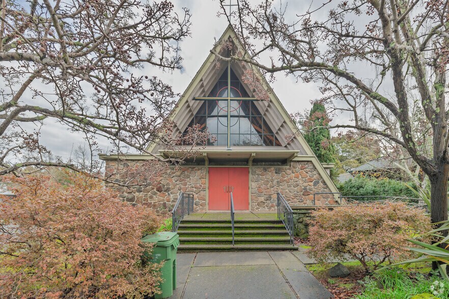 More Photos Of 2 Tamalpais Dr, Corte Madera Religious Facility For Lease