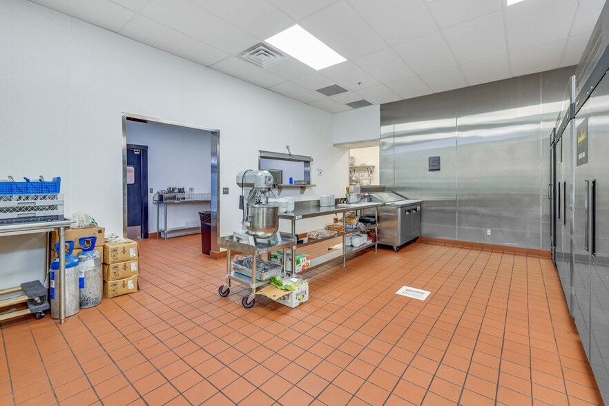 More Photos Of 313 E Andy Devine Ave, Kingman Storefront For Sale