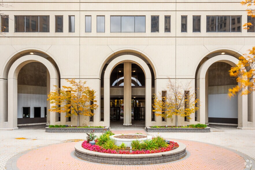 3031 W Grand Blvd, Detroit, MI 48202 - Office For Sale Cityfeet.com