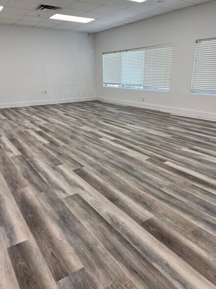 More Photos Of 6457 Hazeltine National Dr, Orlando Warehouse For Sale