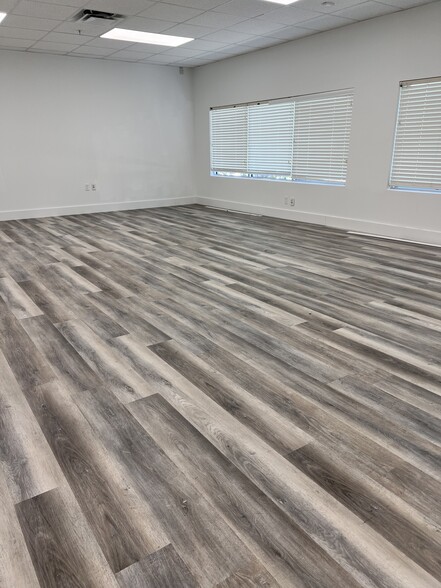 More Photos Of 6457 Hazeltine National Dr, Orlando Warehouse For Sale