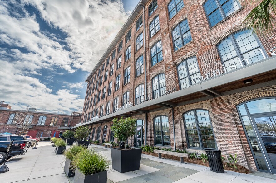 More Photos Of 6801 Carnegie Blvd, Charlotte Office Residential For Lease