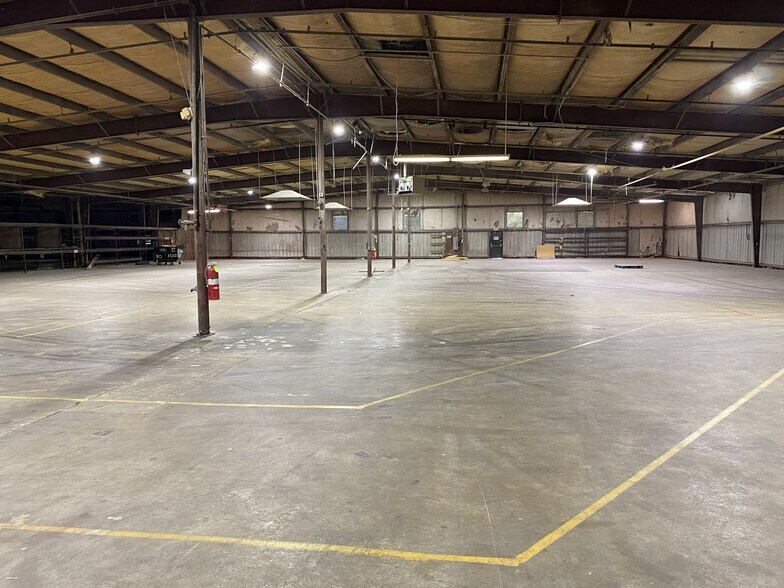 More Photos Of 114 Old Runway Rd, Tupelo Warehouse For Lease