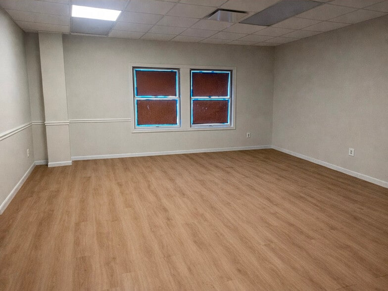 More Photos Of 2121 Meridian Ave, Huntsville Flex For Lease