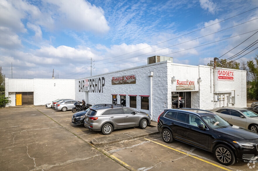 More Photos Of 8403 Almeda. Rd, Houston Unknown For Lease