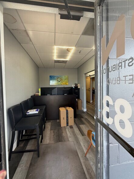 More Photos Of 11475-11487 Rocket Blvd, Orlando Warehouse For Lease