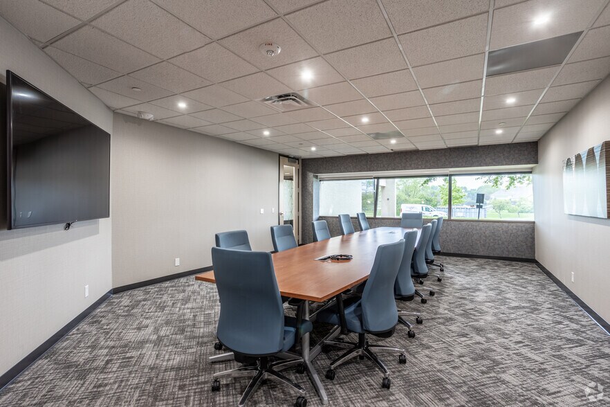 More Photos Of 4350 Westown Pky, West Des Moines Office For Lease