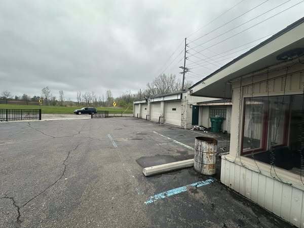 More Photos Of 2020 Dixie Hwy, Waterford Freestanding For Lease