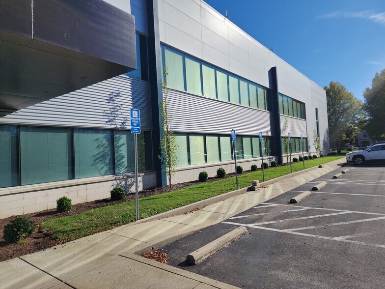 More Photos Of 308 Mallory Station Rd, Franklin Office For Sale