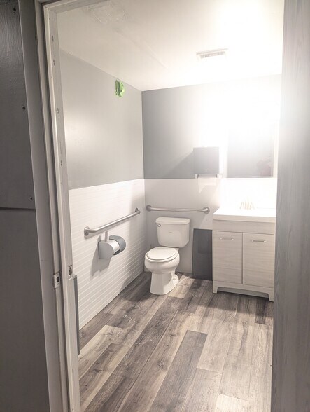 More Photos Of 7033-7063 W Colfax Ave, Lakewood Storefront Retail Office For Lease