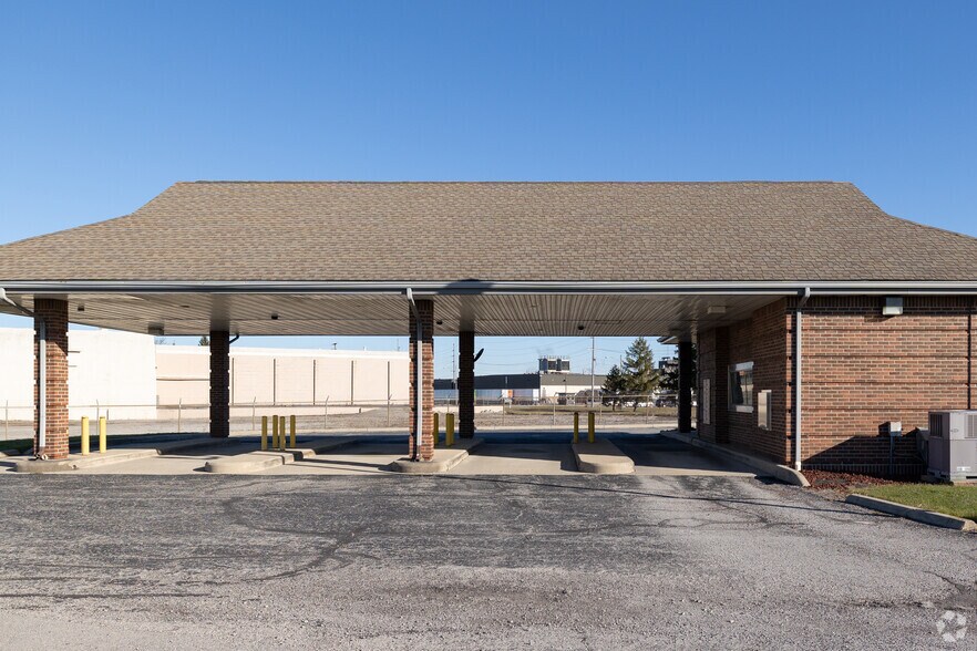 More Photos Of 1700 Western Ave, Findlay General Retail For Sale