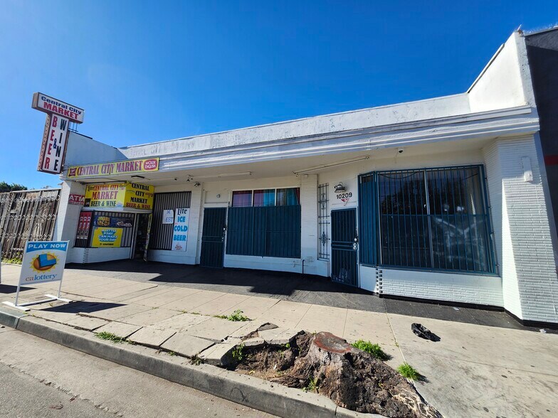 More Photos Of 10209 S Central Ave, Los Angeles Convenience Store For Lease