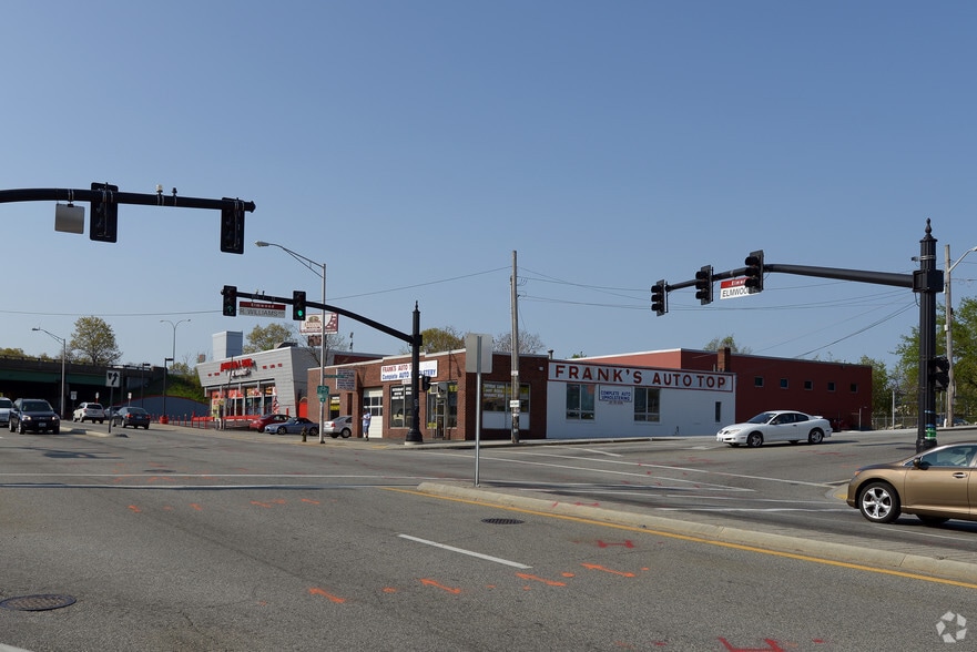 More Photos Of 883-885 Elmwood Ave, Providence Auto Repair For Sale