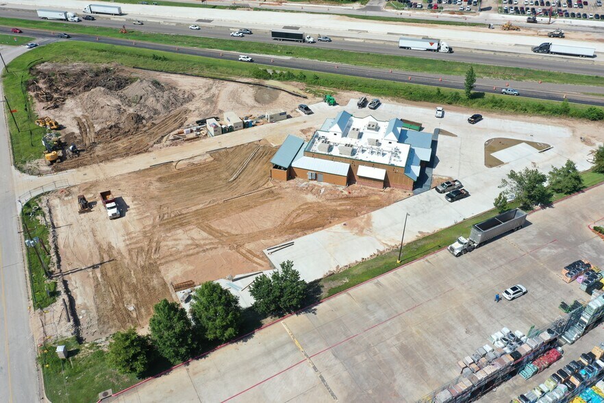 More Photos Of 918 Veterans Memorial Pky, Huntsville Storefront For Lease