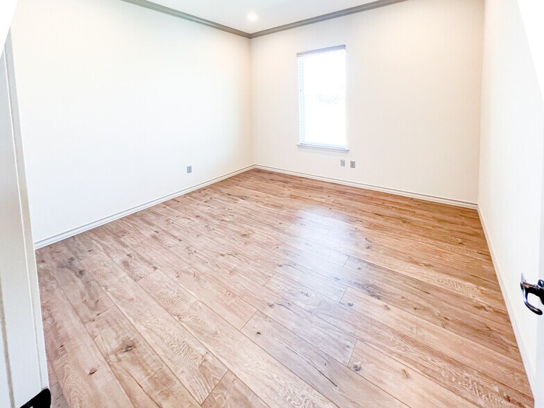 More Photos Of 5125 Sunmore Cir, Midland Office For Lease