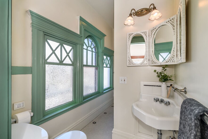 More Photos Of 8 Keller St, Petaluma Office Residential For Sale