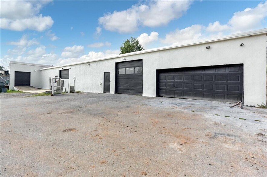 More Photos Of 306 US 123 Byp, Seneca Manufacturing For Lease