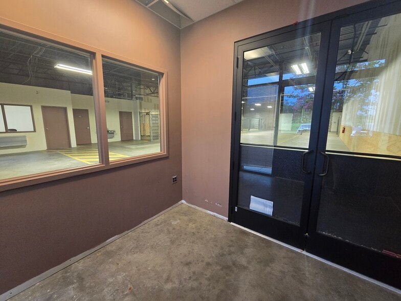 More Photos Of 2960 Technology Pl, Waldorf Research And Development For Lease